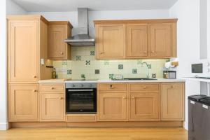 Large, quiet flat in Islington