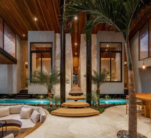 House of Winds Complex - Luxury 6BR Tropical Retreat - 2x3BR Villas near Canggu
