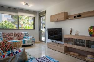 AT187 Ground floor, garden and pool near the beach