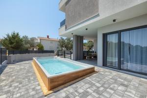 Villa Loreta with sea view