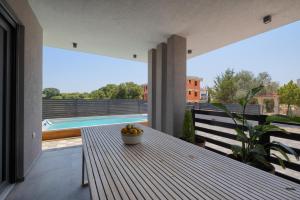 Villa Loreta with sea view