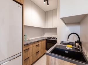 Wejhera Beige Chic Apartment by BookingHost