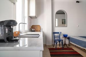 Athenian Cypress House, Studio