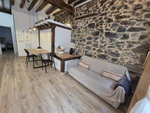 El Patio de Vespasiano- San Juan- vistas al ayuntamiento junto al puerto