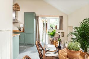 Riverside cottage on private wildlife estate 1-bed