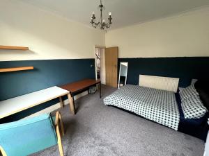 Double Room - Town & University nearby, 24h Bus, Airport-linked