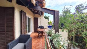 Bel appartement au calme avec terrasse aperçu mer, jardinet et piscine