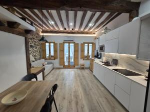 El Patio de Vespasiano- San Juan- vistas al ayuntamiento junto al puerto