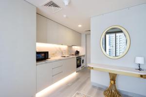 Feel at Home Marina View Studio with Balcony