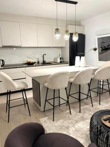 Modern and comfy apartment near Bernabeu sleeps 6 people