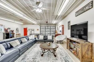 HUGE Game-Room Style Barndo farmhouse - Perry