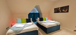 Modern Town Centre Flat 12 at Christchurch Park - Whitton