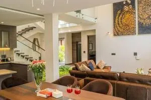 Peacock View 4 BHK Pvt Pool & Jacuzzi at Saligao - 桑戈尔达