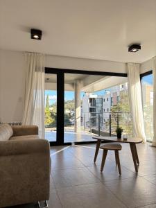 Depto céntrico de calidad con parrilla y cochera