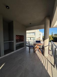 Depto céntrico de calidad con parrilla y cochera