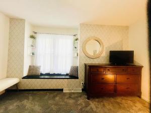 Retreat on Lake Milton