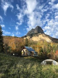 Maisons de vacances Maison d-exception avec etang prive en chartreuse : photos des chambres