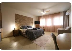 Home4U apt2, just 8Km from airport