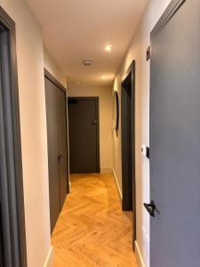 Thames Ditton Apt - Sleeps 6 - Garden & Bbq