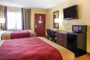 Queen Room with Two Queen Beds - Non-Smoking room in Econo Lodge Kearney