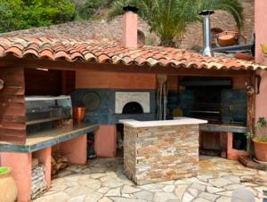 Maisons de vacances Maison vue mer avec piscine sur la Cote d-Azur : photos des chambres
