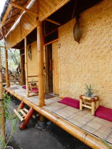 Phòng Giường Đôi Lớn Loại Sang (Deluxe Queen Room)