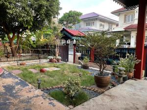 Relaxing Home in the Garden with Shuttle & Long Stay