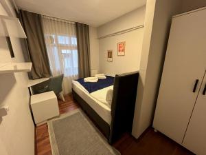 Fresh room with a balcony in a digital nomad house 08