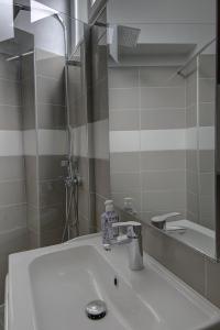 Saint Genevieve Chic