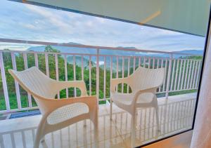 Ice Mist Pool Resort Munnar By VOYE HOMES