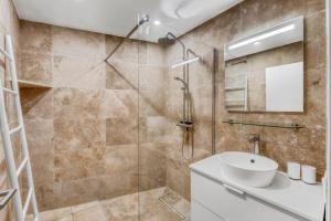 F2 rue Meynadier , Hypercentre proche du Palais des congrès