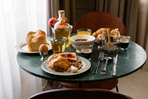 Des Sept - Entrée autonome, réception en ligne - Encore Mieux