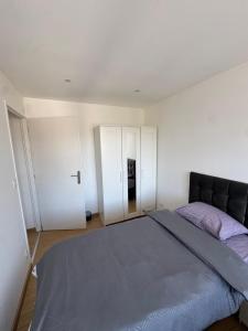 T2 Rénové St-Priest centre avec Parking Privé