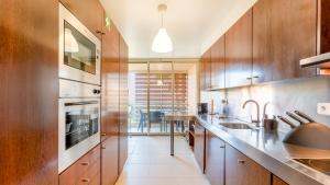 Seaside 3BDR Flat in Salgados with Pool by LovelyStay