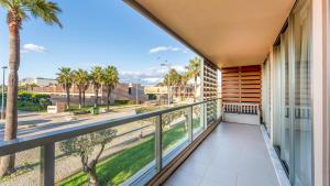 Seaside 3BDR Flat in Salgados with Pool by LovelyStay