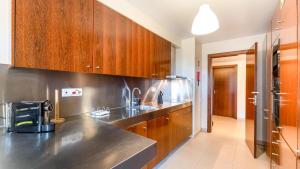 Seaside 3BDR Flat in Salgados with Pool by LovelyStay