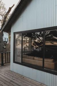 Secluded rustic 2-bedroom cabin at nature retreat
