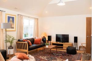 Stylish 3-Bedroom Detached Home in Cambridge