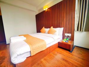 Jostel Dream Glory Hotel and Bar - Near MG Marg