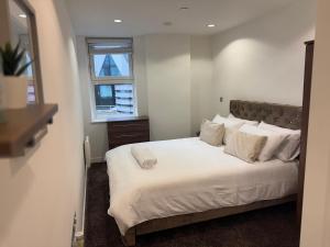 NumberOne - PINK - MediaCityUK