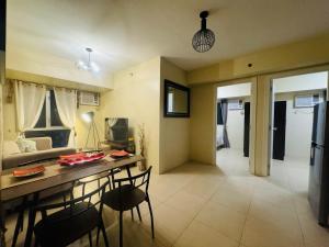 2 Bedroom Unit In IT Park - Good for 5pax