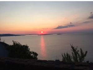Maisons de vacances Maison vue mer avec piscine sur la Cote d-Azur : photos des chambres
