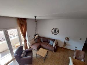 Luxury 3BR Duplex with Pool 2 Mins from Beach in Kumbor