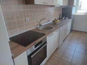 Luxury 3BR Duplex with Pool 2 Mins from Beach in Kumbor