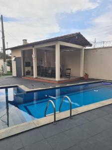 Casa no Condomínio Variante