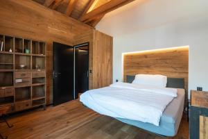 Central, Luxury, Chalet-Style Penthouse Apartment