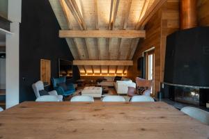 Central, Luxury, Chalet-Style Penthouse Apartment