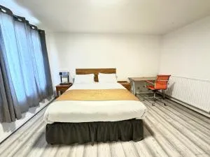 Modern Stylish 4Bed 2 Bath in Pitsea, Basildon Essex 2 Free Carpark - 威克福德