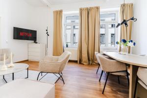 3 BR Apartment - ZENTRAL - GERÄUMIG - PARKHAUS - WIFI - KAFFEE - NETFLIX