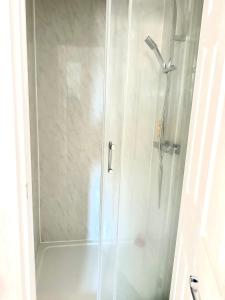 Modern Stylish 4Bed 2 Bath in Pitsea, Basildon Essex 2 Free Carpark